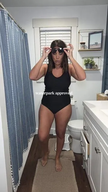 the perfect swinsuit for us midsize mamas! @Eomenie_official #tankini #momswimsuit 