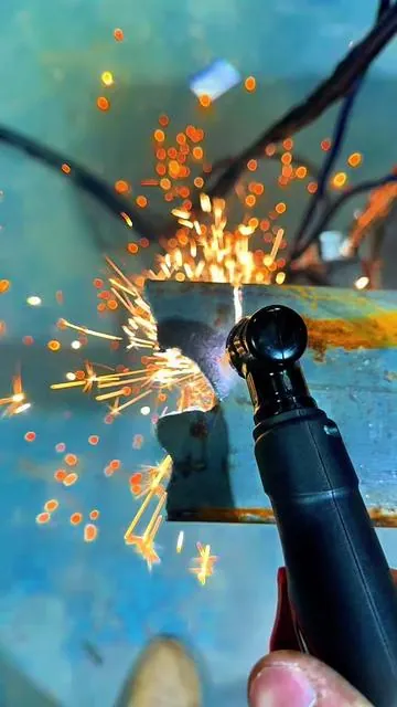Still dragging around that old cutting torch? It’s time to upgrade. This 50A dual-voltage plasma cutter gives you clean 1/2” cuts, smoother control with 2T/4T modes, and an easy-to-read LED display. Plug into 110V or 220V and start slicing through steel like butter. Perfect for truckers, farmers, and garage fabricators ready to step up their game. #ArcCaptain #PlasmaCutter #MetalFabrication #tiktokshopstockup #TikTokShopCreatorPicks @ARCCAPTAIN @Arccaptain Official 