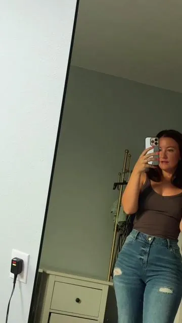 These cuffed jeans are so cute!! 