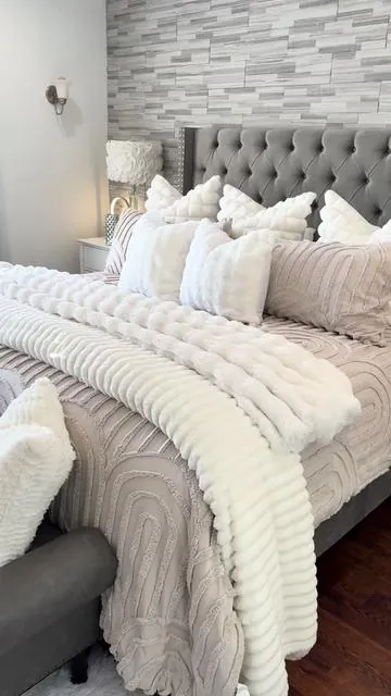 This Bedsure Arched Boho Comforter Set is so pretty. This comforter set includes Two Pillow Shams and the comforter. It’s so soft and comfy. @bedsure_official #bedding #comforter #comfortersets #bedset #tiktokshopcreatorpicks 