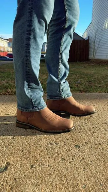 Estás son las Botas vaqueras occidentales para hombre tipo botines Chelsea de punta cuadrada, perfectas para el trabajo o esas salidas casuales.   Disponibles en diferentes colores.  Elige tus favoritas desde el enlace para obtener + del 30% OFF y Envío gratis 🇺🇸  #boots #botasvaqueras #bootsformen #chelseaboots #botines @SHISU SHOES 