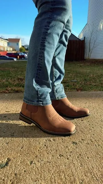 Estos son los Botines Chelsea punta cuadrada que todo Hombre se merece, elige tu color favorito desde el enlace.  #fyp #viralvideo #chelsea #chelseaboots #botasparahombre 