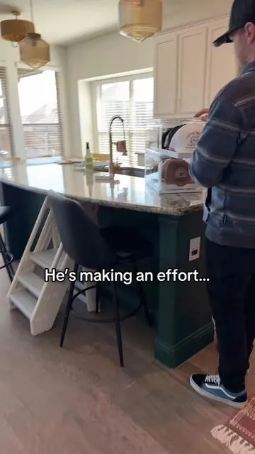 He’s got a lot of hats… #hat #storagehacks #homehacks #tiktokshopcreatorpicks #tiktokshopstockup 
