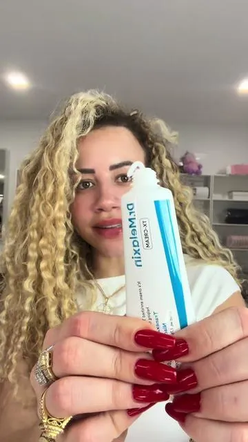 Acido tranexamico serum para manchas + niacinamida para tono desigual ✨ Este duo exfolia suave, ayuda a unificar el tono y deja la piel más luminosa sin irritar. Perfecto si quieres mejorar manchas y textura en tu rutina diaria. #acidotranexamico #serumfacial #manchasenlapiel #skincarecoreano #niacinamida 