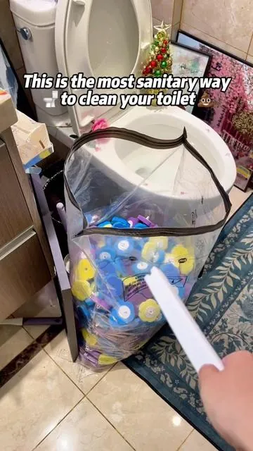 Click, scrub, toss. No more disgusting toilet brush sitting in dirty water.#cleaninghacks #Toiletbrush #sopami #tiktok #deepclean