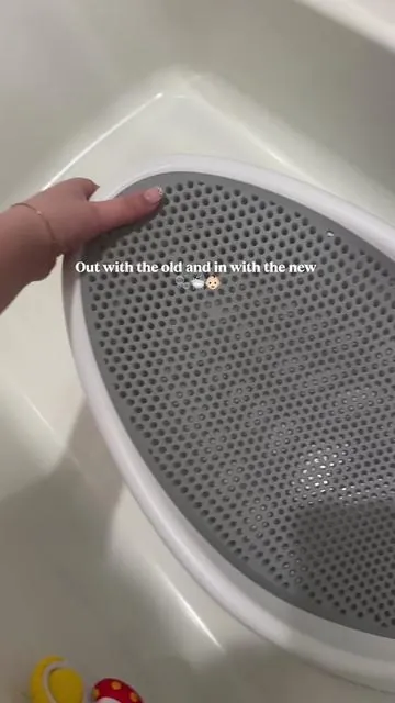 My baby loves his new upgraded bath seat! I absolutely love the temperature feature on the seat and the toys keep him super entertained! #babytoys #babybathtime #babybathseat #bathroutine #bathtime 
