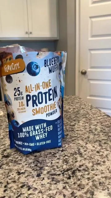 Protein but make it taste like a blueberry muffin 😮‍💨🫐🧁 @ShopFlavCity #proteinshake #blueberrymuffin #blueberrymuffinproteinshake #flavcity #highprotein 