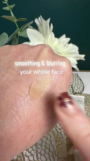 Target your ENTIRE face for   smoothing & blurring. Laura Geller’s Brighten & blur primer bundle deal. #finelinesandwrinkles #makeupprimer #blurringprimer #smoothingprimer #lauragellerbeauty