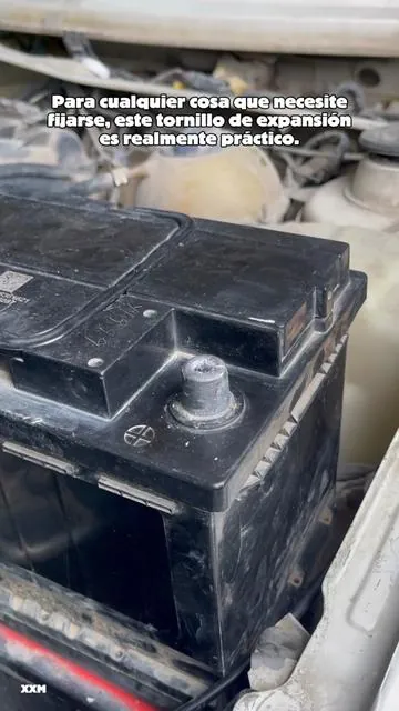 ¿Por qué TODOS los coches usan clips?El secreto de los ingenieros para evitar que se aflojen.