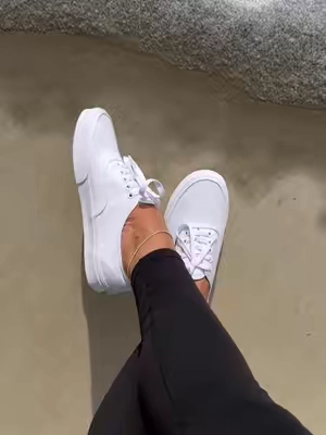 #vans #whitevans #casualshoes #whiteshoes #tiktokshopcreatorpicks @vans 