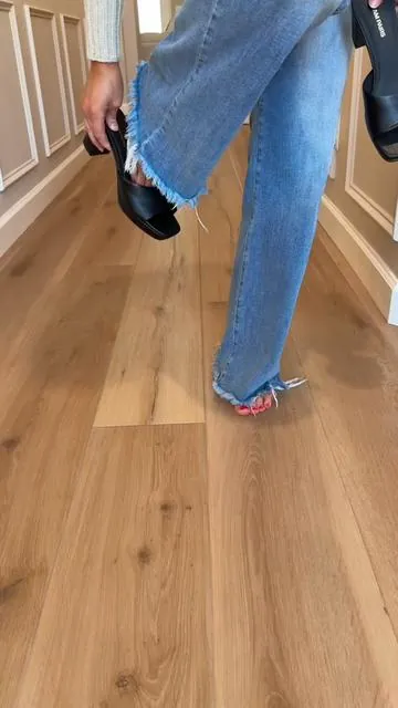 The platform + block heel makes them so easy to walk in, and they come in so many colors. Definitely a summer staple. #blockheels #platformsandals #dreampairs #sandalsforwomen #comfyheels 