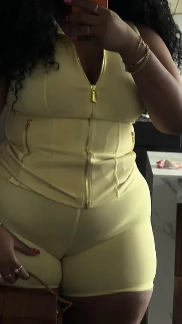 Summer is approaching and whats summer without a cute two piece ? Ill wait🤭  Stretchy, fitted to the curves perfectly and comes in so many cute colors.  Click that orange cart to get yours🫰🏽  #twopieceset #summer 