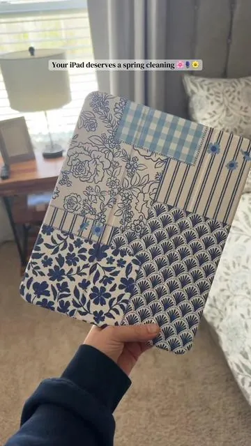 Spring clean your iPad 🌸✨ This floral case is gorgeous but the clear back is the real moment. Add your favorite stickers, a cute insert, photos, even a little vision board. These are on a flash sale that won’t last long! So start this new season with a new setup!💐📱 #ipadpro #ipadaccessories #ipadcase #springaesthetic #springtok 