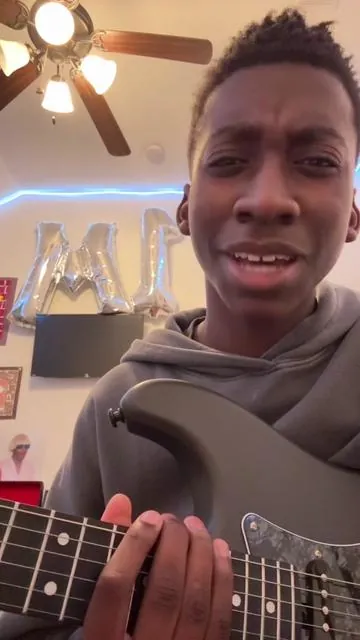 This guitar plays this song quite well aye #showyourenya #XMARIguitar #SmartGuitar #newyearnewme #tiktokshopjumpstartsale @EnyaOfficialFlagship 