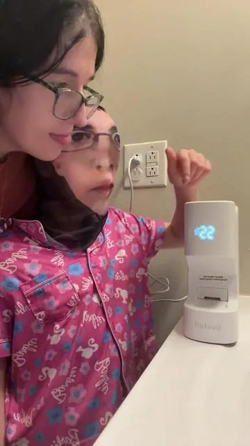 THIS IS SO COOL STOP IT #hottowel #towelheater #washyourface #warmtowel #fyp 