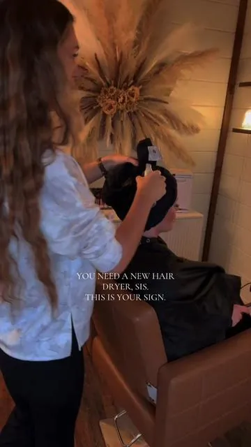 Throw that junky hair dryer out that you’ve had for 10 years 😬 #tidewayblowdryer #hairdryer #hairstylistapproved 