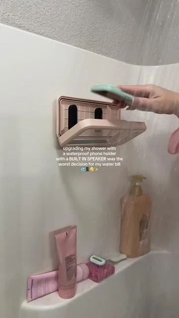 the sound quality 🤌🏼✨ touch screen, no fog and not a single drop of water on my phone 🙌🏼 I’m never rushing a shower again #showerphoneholder #showerspeaker #waterproofphoneholder #waterproofphonecase 