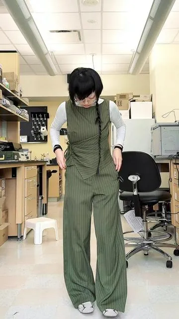 ootd with & without makeup <33 #olivegreen #pinstripe #workoutfit #withandwithoutmakeup #outfittryon 