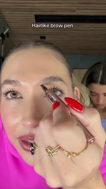 An easy and natural looking way to fill in your eyebrows! #browpen #browpencil #eyebrows #eyebrowpen #tiktokshopstockup 
