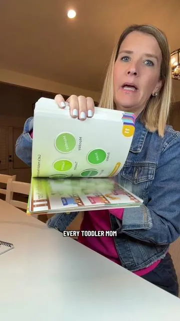 This busy book keeps little hands learning and engaged without screens. Perfect for travel, restaurants, quiet time, and building early skills in a hands-on way.  #busybook #montessoritoys #screenfreelearning #toddleractivities #momlife