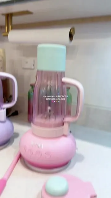 a BLENDER that doubles as a TUMBLER 💖🥹 GENIUS!! @Ninja Kitchen #ninjakitchen #blendboss #blender #kitchengadgets #kitchenhack 