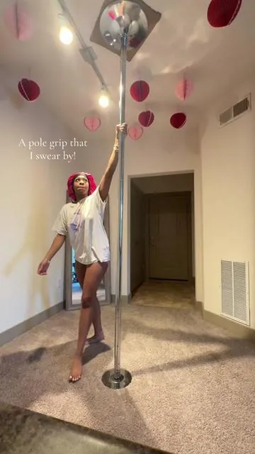 If you’re having a hard time gripping your pole I 10/10 recommend this pole grip! It’s very beginner friendly💗 #pole #polegrip 