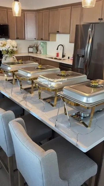 If you love hosting but want it to feel effortless 🤍 Perfect for grad parties, holidays, and every gathering in between…keeps food warm and looks so good on the table 🍽️✨ #hostingideas #gradparty #holidayhosting #homelifestyle #hostingathome 