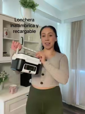 Ya no ocupa estar en el carro enchufada para que caliente. Me fasino esta lonchera! #lonchera #lonche #lunchbox #wireless #parati 