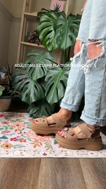 @Crocs SoHo Platform Y-Strap Sandals 😍 #crocs #crocssandal #platformsandals #womenssandals 