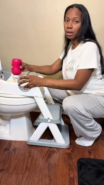 Skip the messy part of potty training and get this 2 in 1 potty train to see and ladder with a built-in splash guard from the TikTok shop. It’s linked below. 