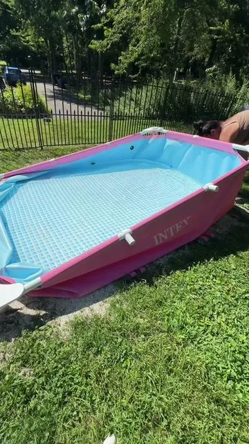 @Spreetail #kiddiepool #kidpool #abovegroundpool #pinkpool #minipool 