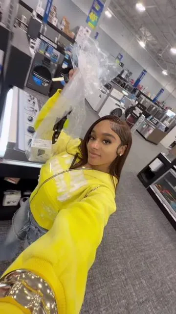 happy early birthday to me🎀🖤 @DJI Official @Best Buy  #dji #djiosmopocket3 #vloggingcamera #bestbuy 