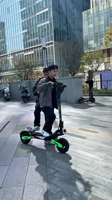 可以承载两个人电动滑板车，剩下的你自己想象#eoeotwo #usa #tiktok #escooter #scooter 