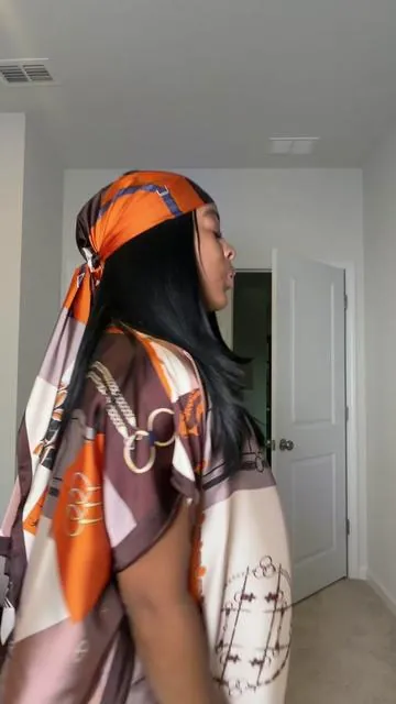 Moo moo hate to see me coming!! Rich auntie vibes  #moomoo #pajamas #loungewear #poncho 