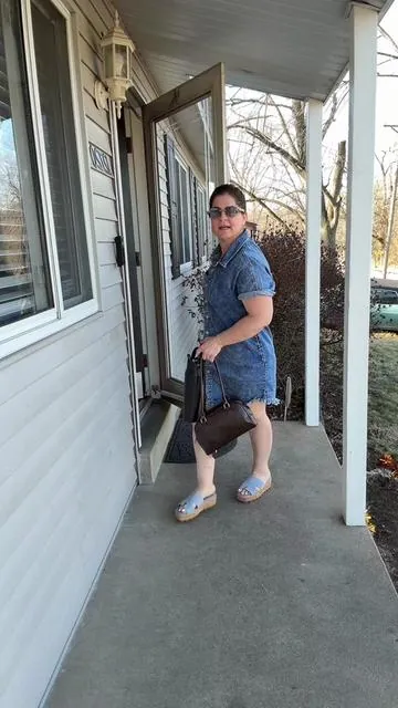 Estas Project Cloud son de las sandalias que te “salvan” el día: cuña cómoda, cuero genuino y plantilla memory foam para caminar más tiempo sin sentir el pie pesado. Se ven lindas con jeans, vestido o shorts y el diseño queda súper elegante para diario o para salir. 📌 Tip: revisa tu talla en la guía del producto. 🛒 Link en el carrito. #MiHogarActivo #SandaliasDeMujer #SandaliasConCuña #MemoryFoam #CueroGenuino 