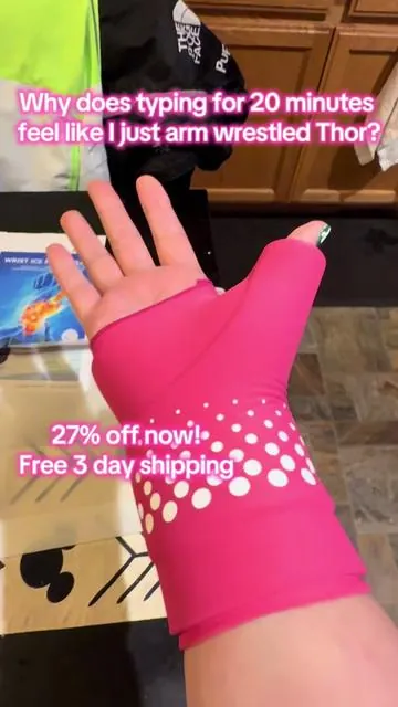 Why does typing for 20 minutes feel like I just arm wrestled Thor? I hear you sore wrist stiffness after workout workouts and awkward ice packs that won’t stay put. Wrist surgery carpal tunnel, arthritis? I found the FITOMO wrist ice, pack wrap, wearable, hot or cool compression with elite proof gel pad. It stays secure so you can type scroll or relax hands-free. 27% off now and free three day shipping! #ViralFITOMOwristicepackwrap. #TikTokShopCreatorPicks #TikTokShopStockUp. #FanFavoriteDeals #WristSupport. 