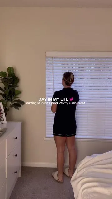 Such a productive, but fun Friday 💞💞 #nursingstudent #productivemorningroutine #dayinmylifevlog #dayinthelifevlog #lifestylevlog @juusbeauty @Sol de Janeiro @BURGA @Kiehl's Since 1851 @L’Oréal Paris @Divi Growth Care @Djerf Avenue 
