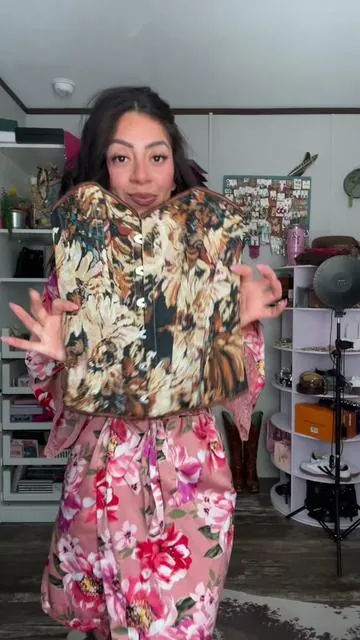 Corset del tiktokshop está en el carrito naranja o en mi showcase  Pantalón Jaelynboutique en Instagram  Botas y tejana @Rock'em CD:Laura  Cinto @howdylandshop #lauramakeupp98 #vaqueraoutfits #westernstyle 