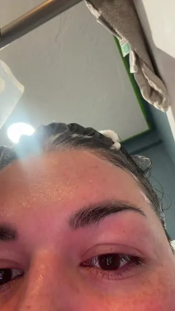 The conditioner smell DOES in fact stay in the hair 🥳😍🤤  #medicube #medicubehaircare #rosemarypdrn #review #haircareroutine 