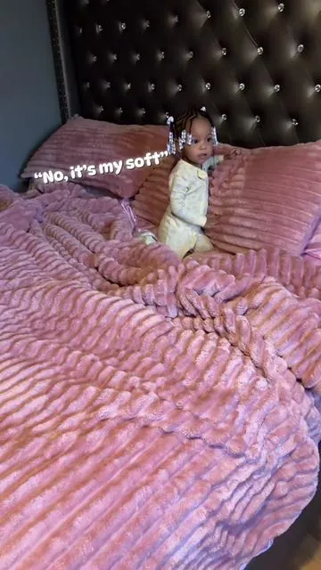 This comforter is so soft it literally feels like sleeping inside a cloud If you love cozy, plush, luxury bedding... this is your sign to upgrade your bed ASAP. @BEDELITE HOME #tiktokshopfinds #comforterset #bedding #comfortplush #tiktokshopcreatorpicks 