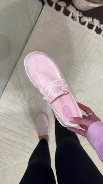 for my girlies who love pink 😍🌸💓 #heydude #heydudes #tiktokshopcreatorpicks 