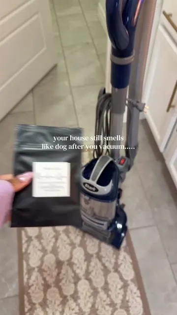 If your house smells weird after vacuuming, this little filter hack makes every room smell clean instead of dusty air. #homefresh #cleaningtiktok #vacuumhack #tiktokshopstockup #TikTokShopCreatorPicks 