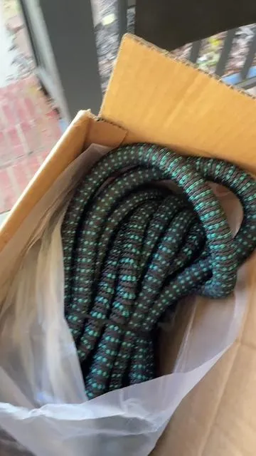 Heavy-Duty Expandable Garden Hose 💦 Lightweight. No kinks. No tangles. This 4-layer latex core hose expands with water pressure and shrinks back for easy storage. Brass fittings for durability. Spray nozzle included. Perfect for washing trucks, cleaning driveways, watering the yard, or quick rinse-offs. Strong when you need it — compact when you don’t. #home #garden 