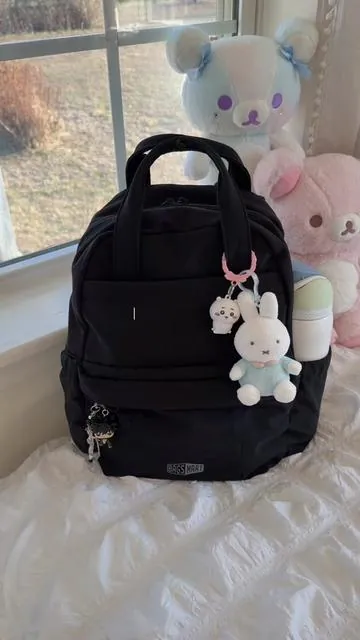⋆.˚ ★ | i get so may compliments on my backpack so i had to share it 𐔌՞꜆.  ̫.꜀՞𐦯 it’s surprisingly very spacious and with many compartments for all my different things hehe, love it smm @BAGSMART  ── .✦ #packmybag #packmybagwithme #unibag #backpack #whatsinmybackpack 