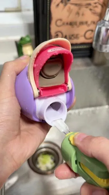 I can' t believe I used to drink from unwashed cups 😳 This tool changed everything! #BottleBrush #CleaningHacks #MomLife #HomeEssentials #TikTokHolidayHaul 