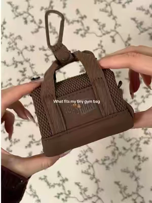 Mini-mini gym bag edition 🤎how cute is this mini keychain 🤩 Click the yellow cart to get the same one ☝️ #bagsmart #minibag #keychain #bagcharm #gymbagessentials 