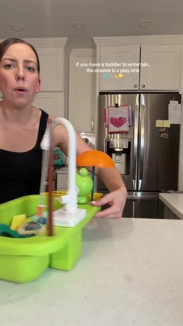 Not even being dramatic when I say HOURS of entertainment 💯 #playsink #toysink #toddlermusthaves #toddlertoys #screenfreeplay 