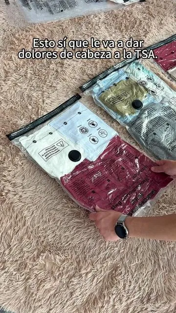 Deja de llenar tus abrigos de invierno y suéteres pesados en el armario con este conjunto de almacenamiento al vacío. Dobla, cierra, presiona el botón y mira cómo se encoge. Ahorro de espacio, sin desorden, perfecto para la familia o para viajar! 🧥 ✨
 Haga clic en el enlace y empacar ahora! #WinterStorage #SpaceSaver #VacuumStorage #HomeOrganization #TrucoDeViaje