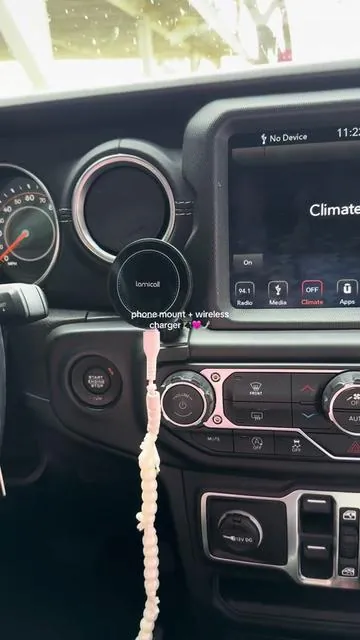 A must have car essential ✨ #wirelesscharger #phonemount #carmount #caraccessories #tiktokshopcreatorpicks 