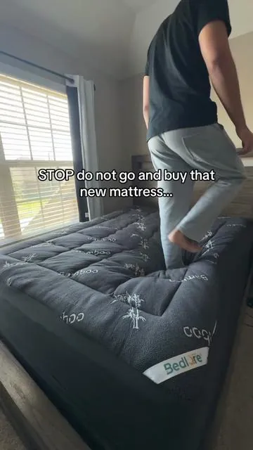 Such a easy upgrade to your old bed don’t buy a new one and get this bamboo mattress topper it feels amazing and it’s cooling #mattresstopper #mattress #sleep #hotelbed #bamboomattresstopper 